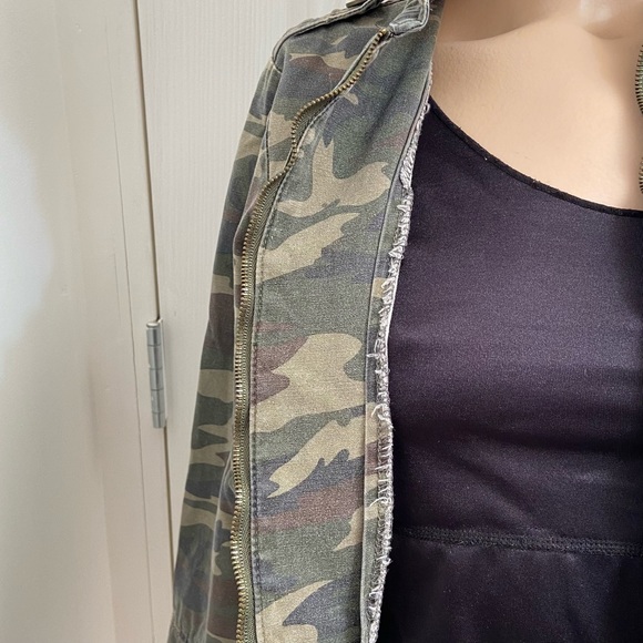 Sirens girls camouflage embroidery detailing zipper front jacket. Size S. Used. - Picture 13 of 14